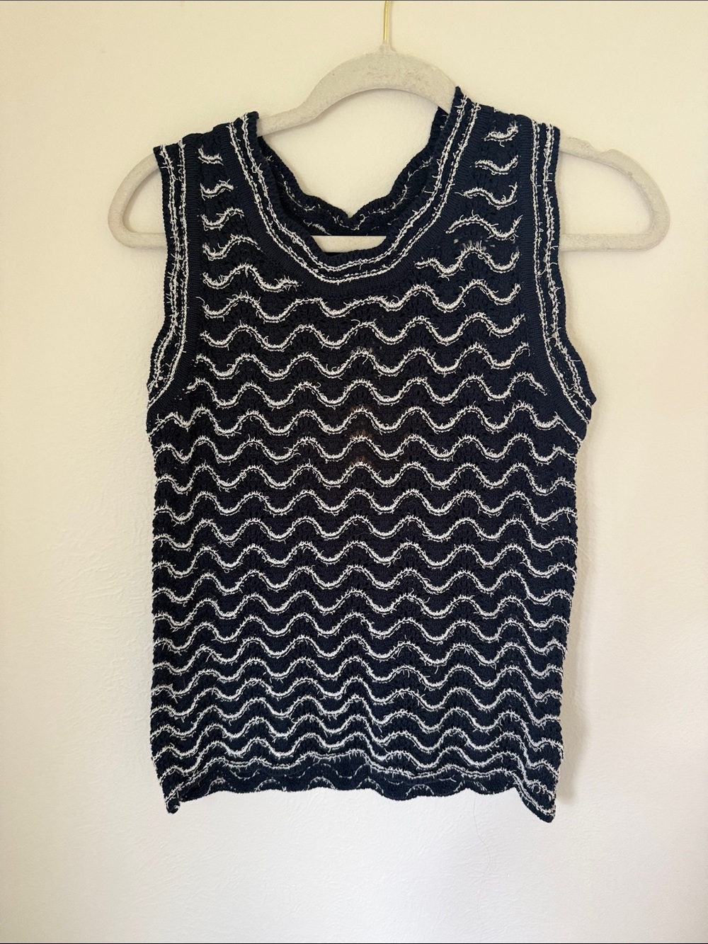 Blu Pepper navy blue & White Wavy Knit Tank